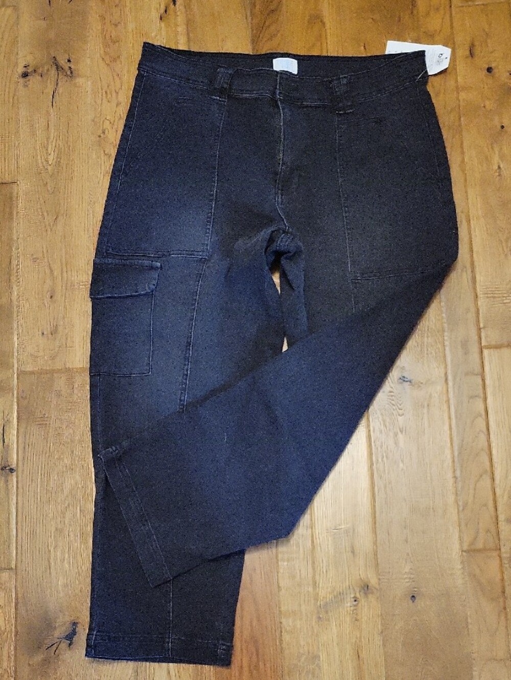 Time and Tru Cropped High-Rise Utility Pants in Black